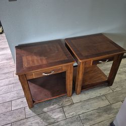 Dos mesitas Usadas