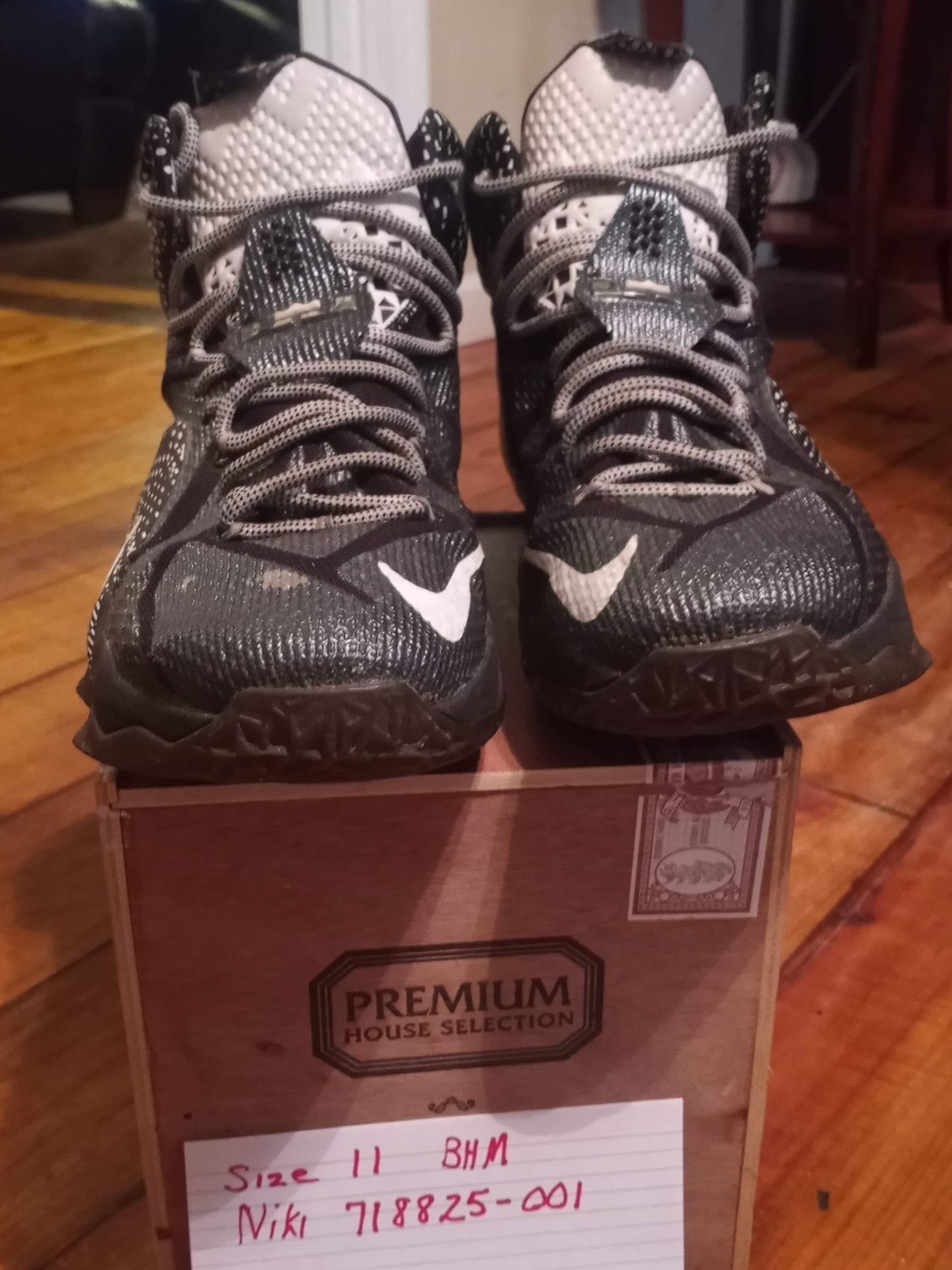 Nike Lebron 12 BHM basketball Sneaker Size 11