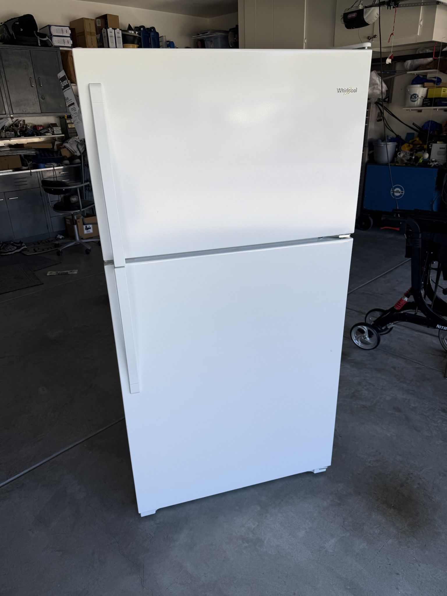 Whirlpool Refrigerator 20.5 cubic feet. Like new.