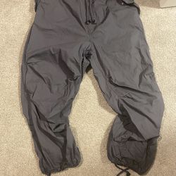 H and M GRAY CARGO PANTS!! SIZE MEDIUM 