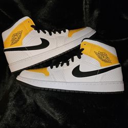 Size 11.5w-  57. Jordan 1 Mid Lazer Orange 