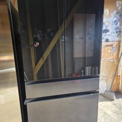 REFRIGERATOR  SAMSUNG BLACK  STAINLESS  STEEL  STANDARD  USED IN DISPLAY