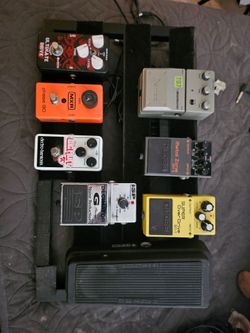 Donner pedal board with power supply and pedals