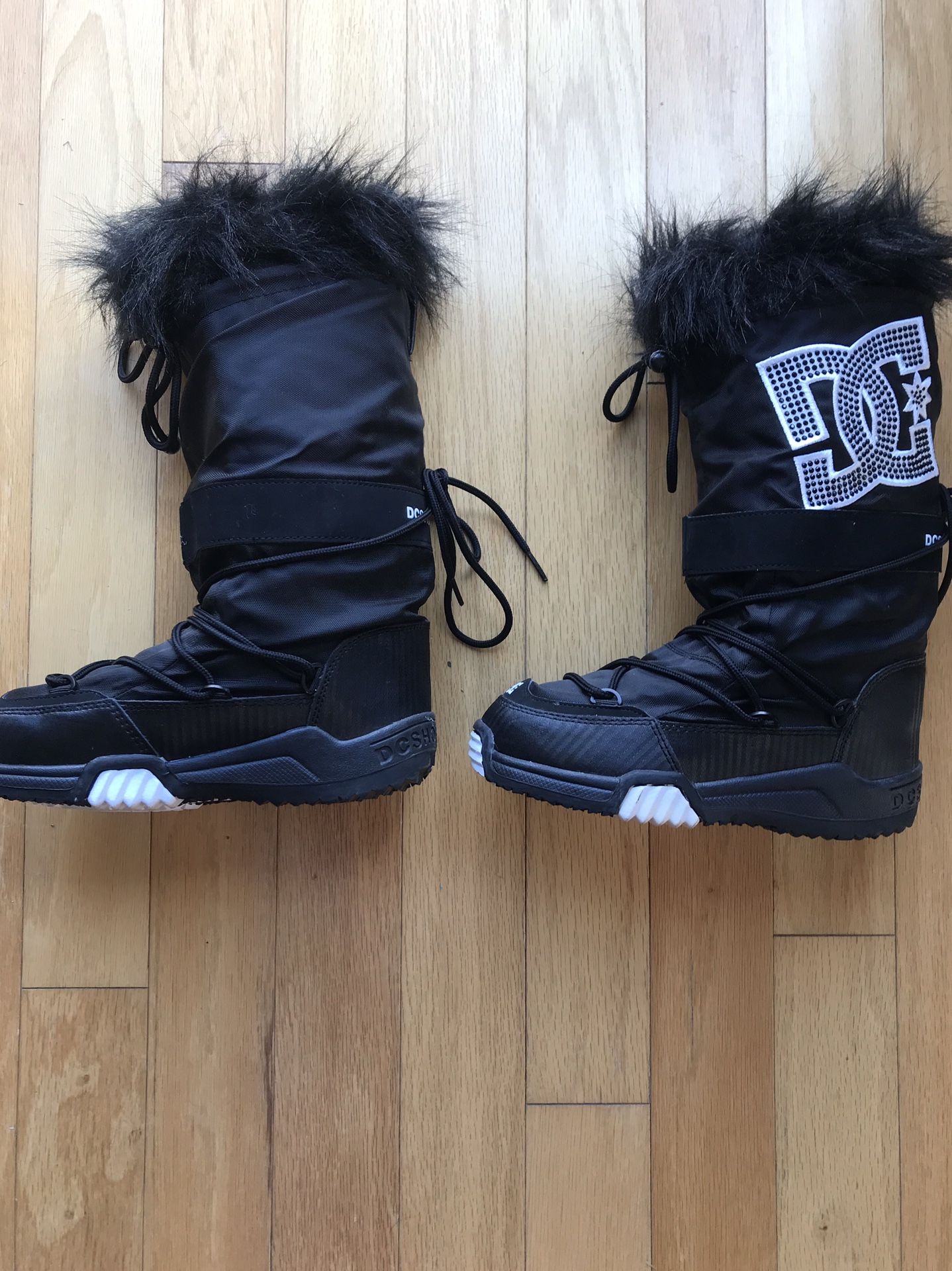 DC shoes- chalet snow boot sz 6