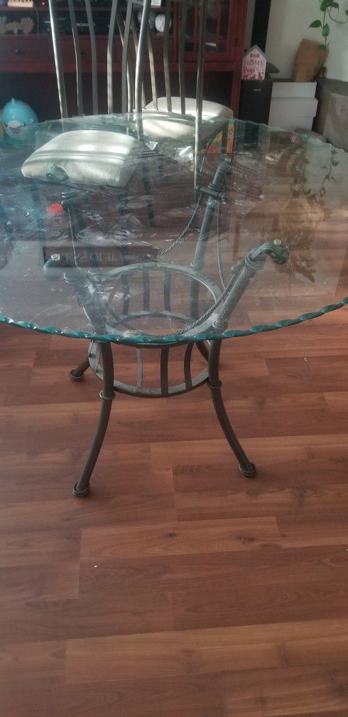 Free Table 3 Chairs 