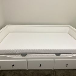 MUST GO: IKEA HEMNES Daybed with 3 Drawers +  Twin Mattresses
