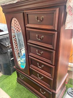 Dresser