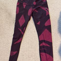 Cropped Lulu Lemon Leggings Size 4