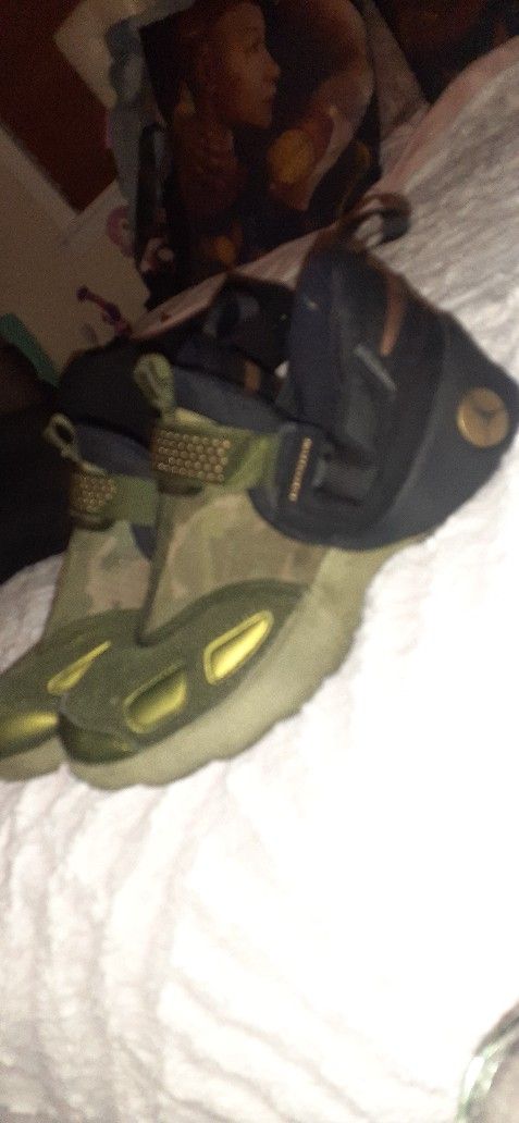 Jordan Runner Olive/ Camouflage Size 6.5Y