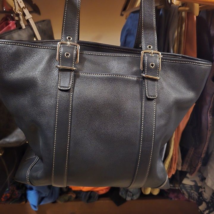 👜 Coach Black Leather Tote Bag – Classic & Spacious – Excellent Condition