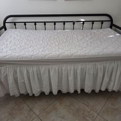 Black  rod iron day bed