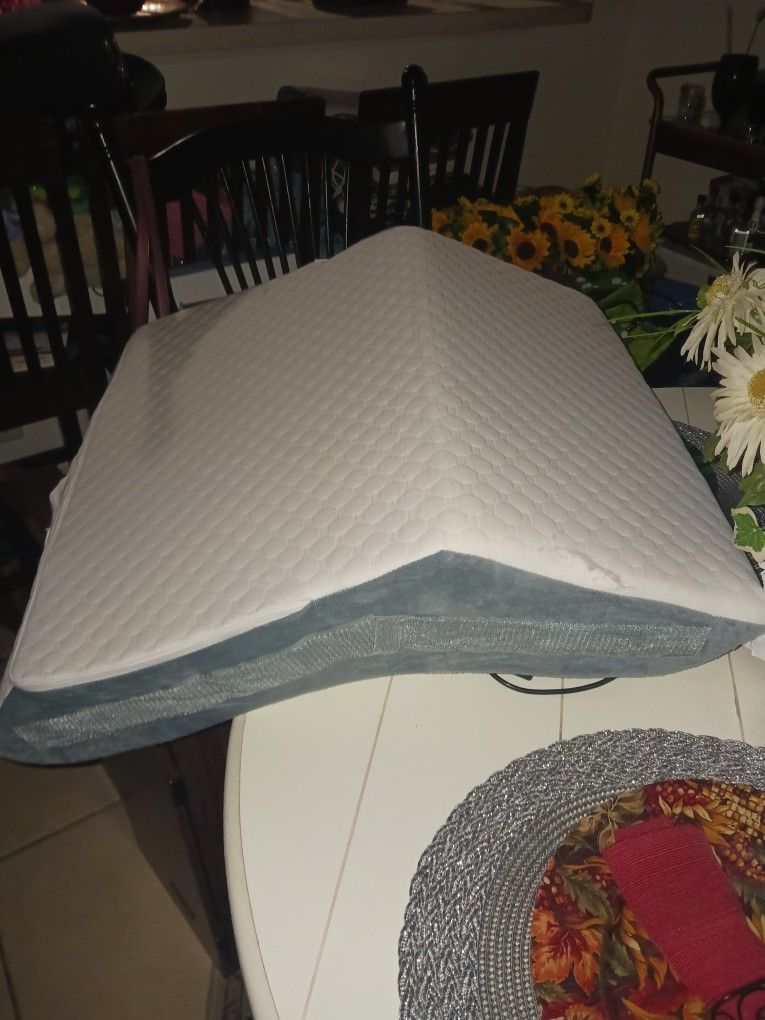 New Posterpedic Memory Foam Legs Pillow 12 Firm