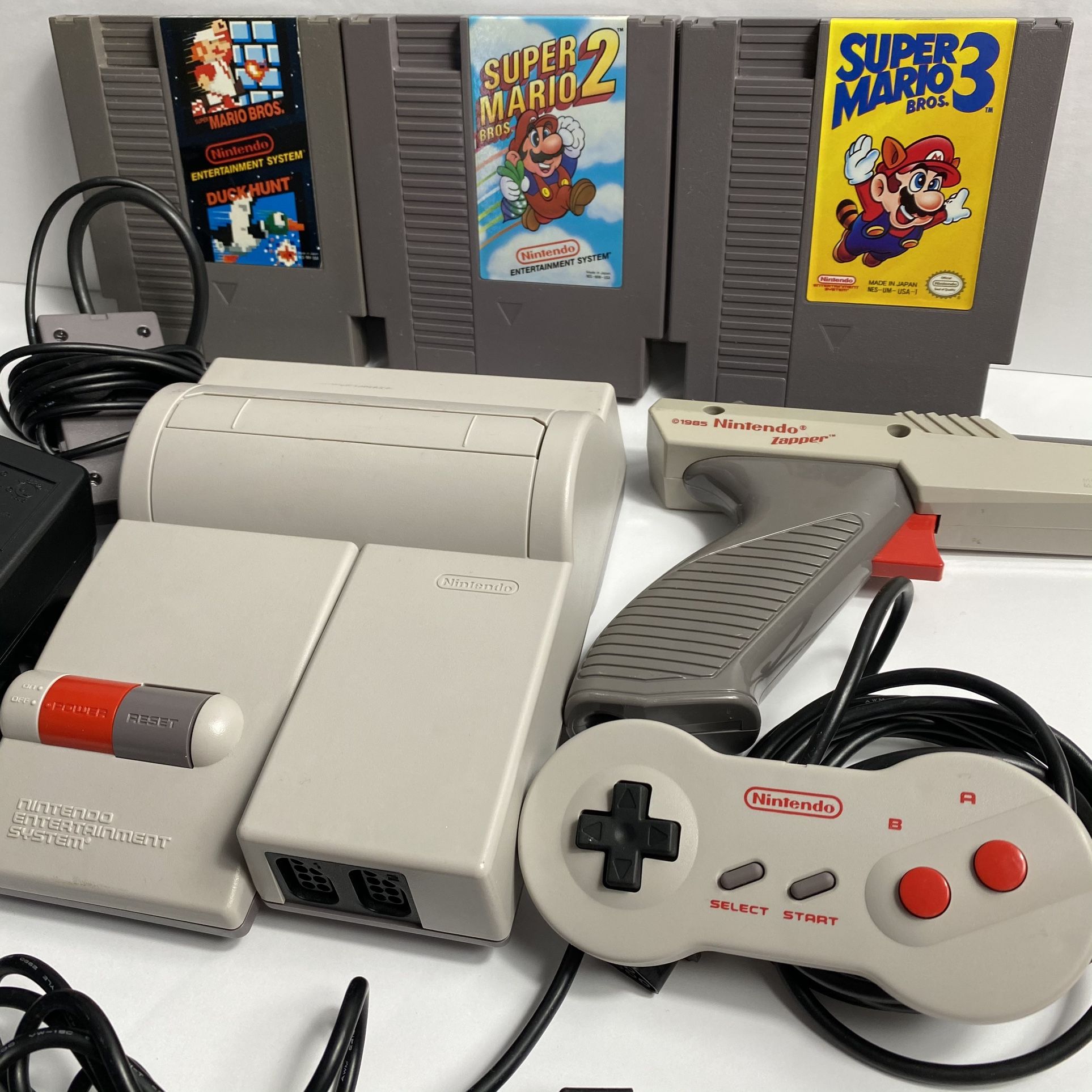 Nes Top loader bundle - Games controller and Zapper included