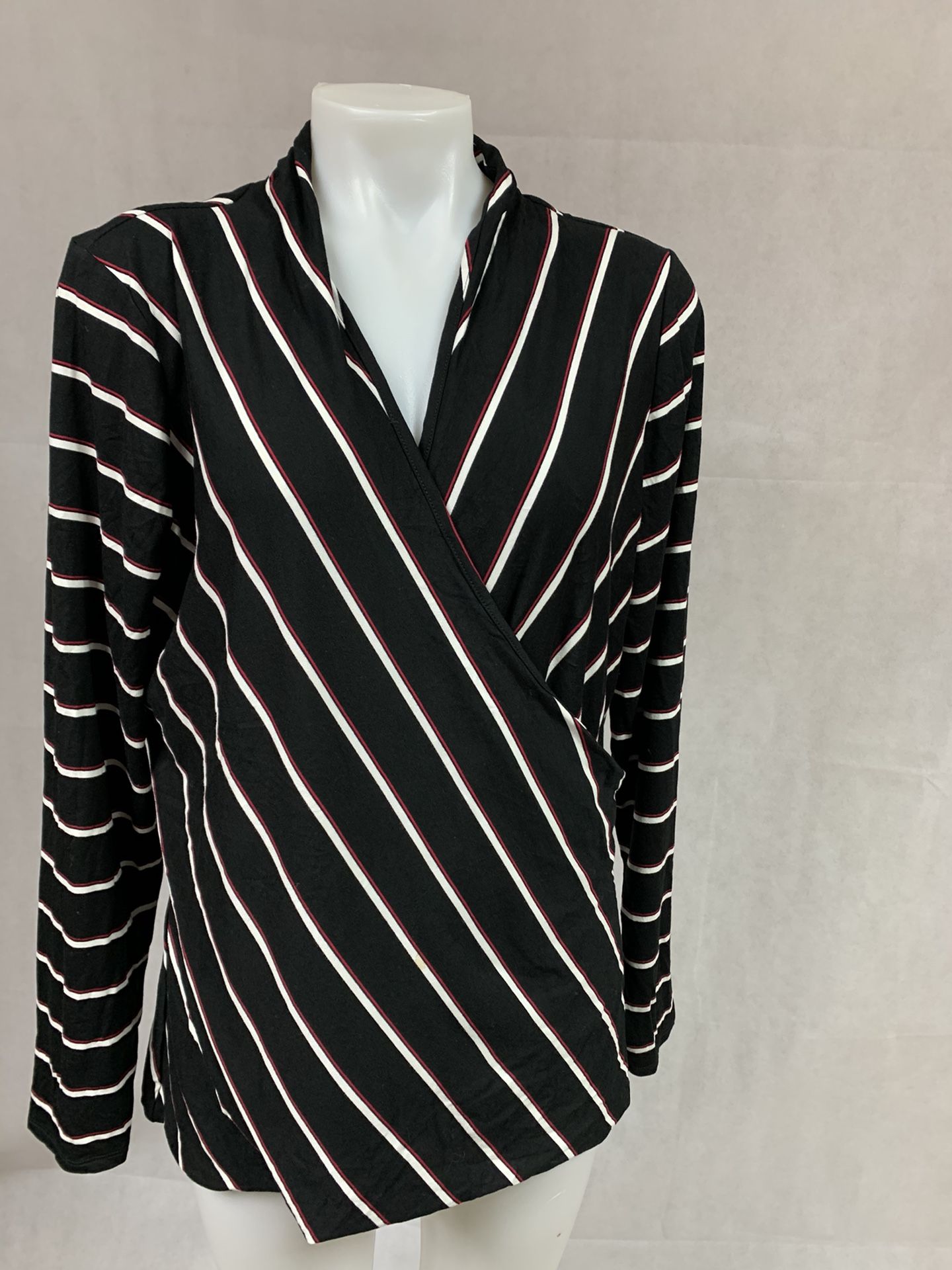 White House Black blouse XL