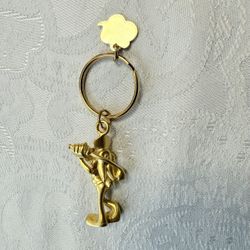 Valentine’s Day! Beautiful Looney Tunes Bugs Bunny Golfing Keychain, Gold Tone W/ Tag “Heads Up Doc”. New. Never used.