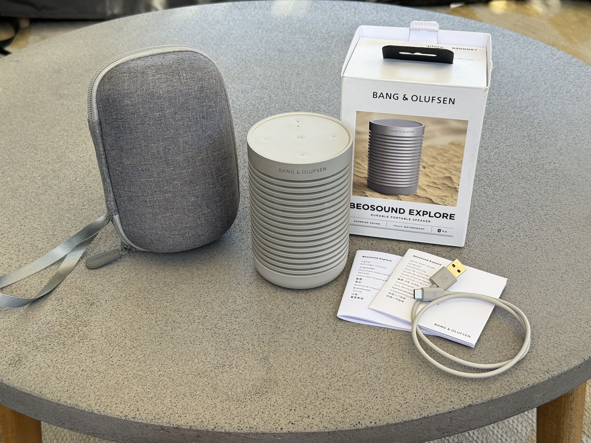 Bang & Olufsen Beosound Explore Wireless IP67 Portable Outdoor Bluetooth speaker like new with case
