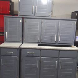 New 5 pieces kitchen cabinets 2 bottom cabinets 48” 17” and 3?top 17” 30” 48”