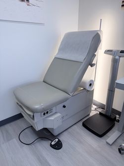 Midmark Ritter 222 Power Exam Table