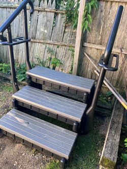 3-Step Outdoor Stairs with Handrail