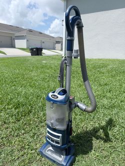 Shark Navigator Deluxe Vacuum Cleaner for Sale