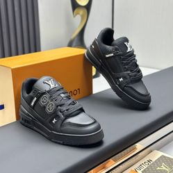 Louis Vuitton sneakers Size 9