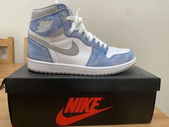 Jordan 1 Highs “Hyper Royal” Size 8M