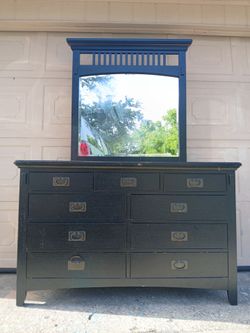 9 drawer dresser w/mirror