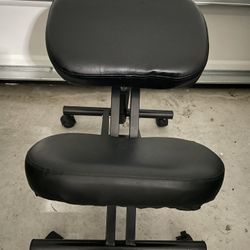 Ergonomic kneeling chair 