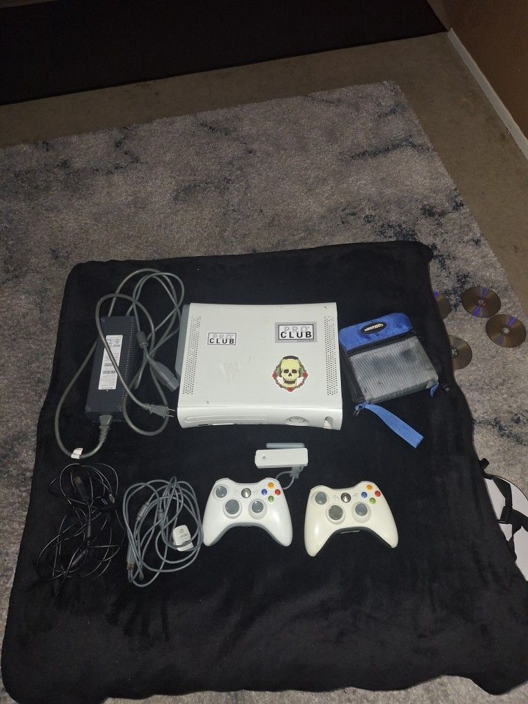 Xbox 360 With 2 Controllers With 19 Games And Ac Adapter And Hdmi Also The Wifi Antena And Also 2 Long Chargers (CHECK DESCRIPION)