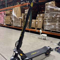 Front and rear double shock-absorbing electric scooter