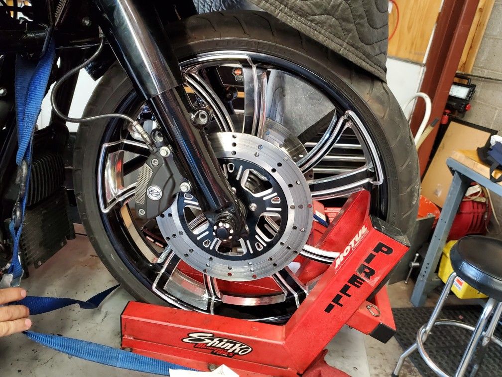 Harley 21" wheel abs or no abs