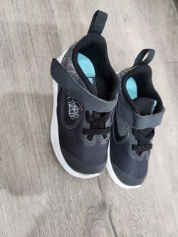 Nike - Toddler Size 6 Sneaker - BRAND NEW