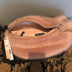 Rebecca Minkoff  Sling Bag Leather/https://offerup.co/faYXKzQFnY?$deeplink_path=/redirect/ W/tag