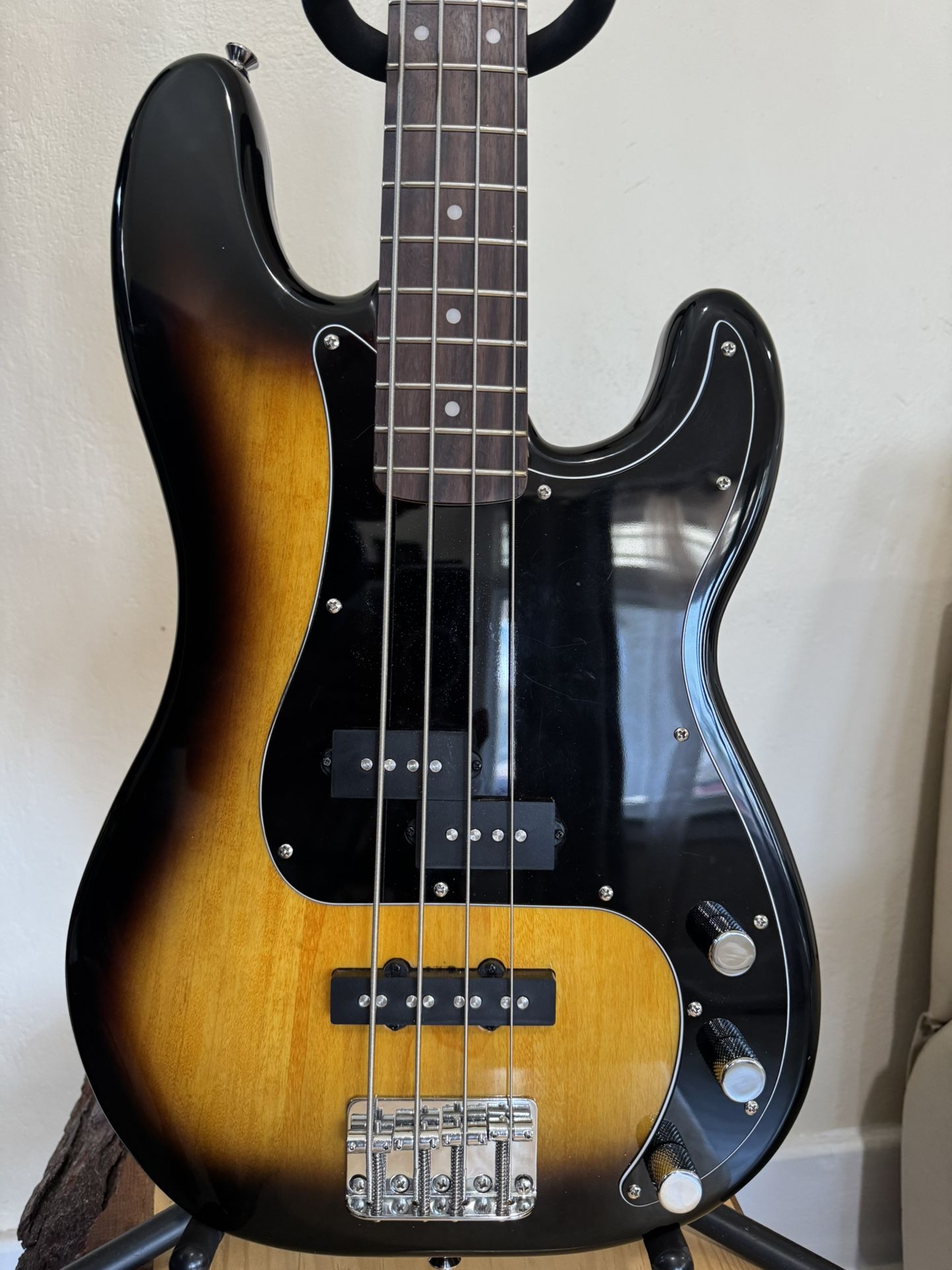 Squier P-bass Four String Excellent Condition