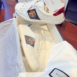 Gucci Ace Tiger Embroidered Tennis Shoe