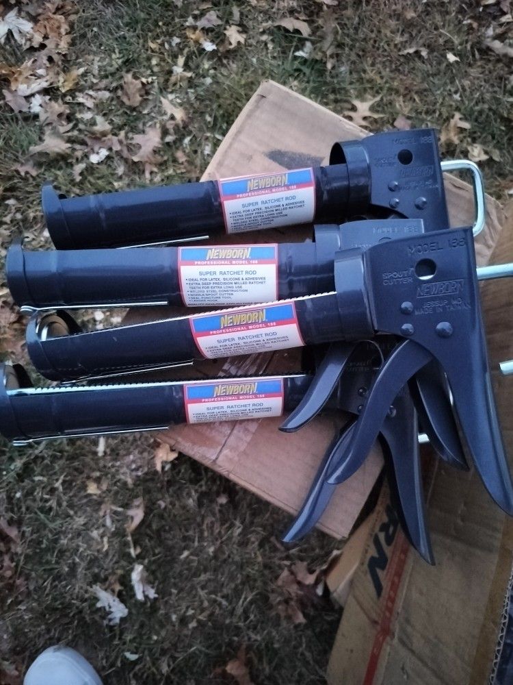 Newborn 188 1/10 Gallon Cartridge Caulk Gun Blue