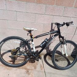 Specialized Hardrock Mountain Bike 🚵‍♀️ 💪