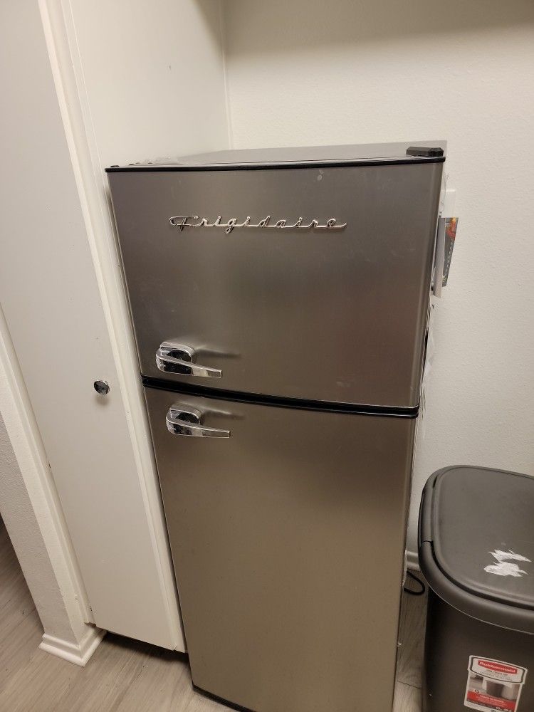 Frigidaire Refrigerator-7.5 Cu Ft