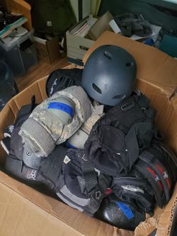 SKATING PADS