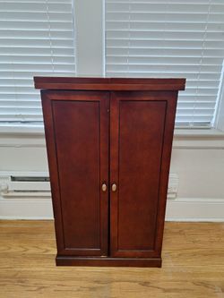 Storage/wardrobe thing
