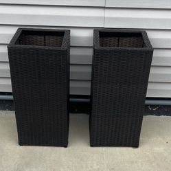  2-Pack Outdoor Plastic Planters Patterned for Patio Decor
