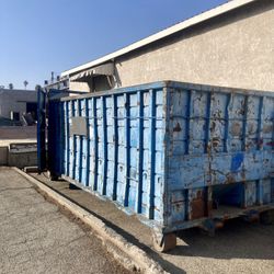TRASH DUMPSTER ROLL OFF CONTAINER