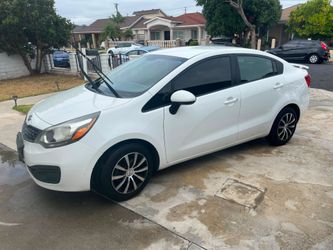 Kia Rio 2012 White 4-Door Sedan