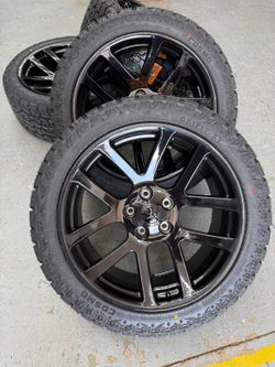 🔥 22” Ram 1500 5 Lug Wheels & Tires 🔥 Brand new 22 inch rims and tires package for Ram 1500 trucks