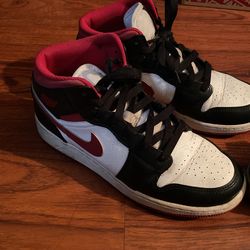 Nike Air Jordan Mids Red And Black GS
