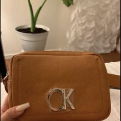 Calvin Klein - Casual Logo Plaque Belt Bag Tan