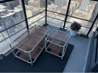 Tables plus plant