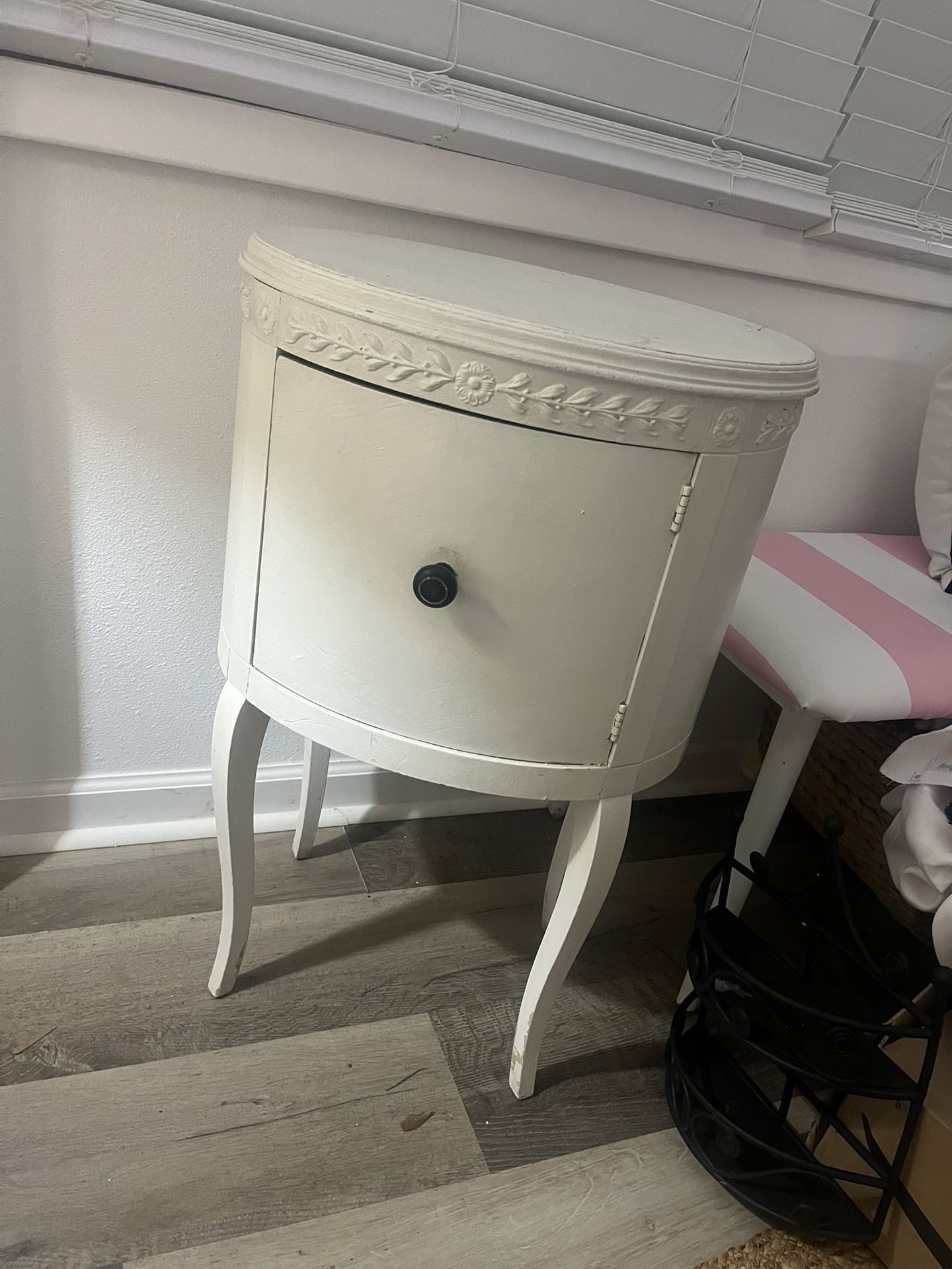 cute nightstand. aprox 29" tall 17"wide