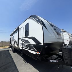 RV Toy Hauler 30 Feet (Fits Rzr)