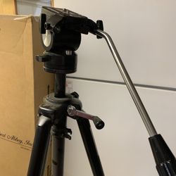 CAMERA/VIDEO TRIPOD 